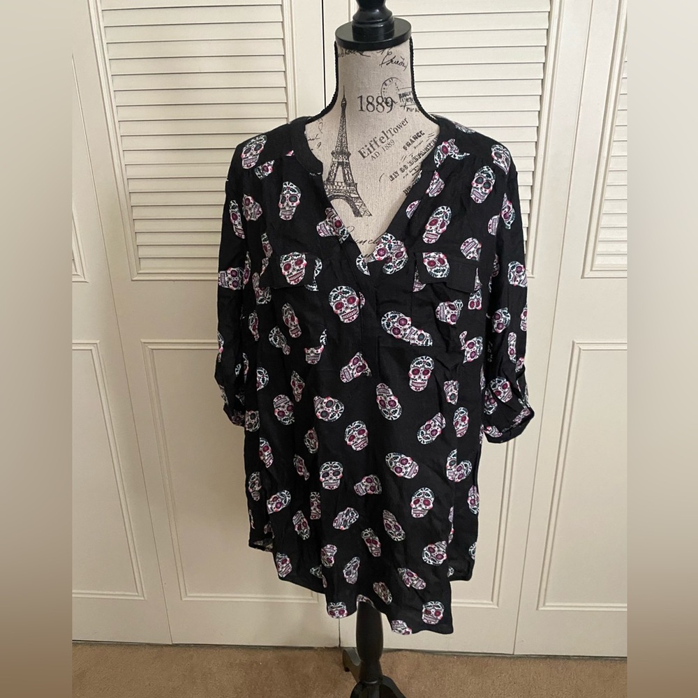 Torrid Black Harper Sugar Skull Rayon Blouse 1X 14/16 NWT